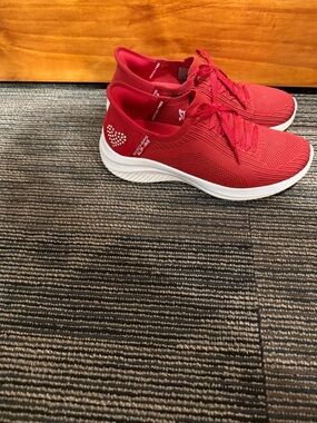 Sketchers slip-ins red sneakers